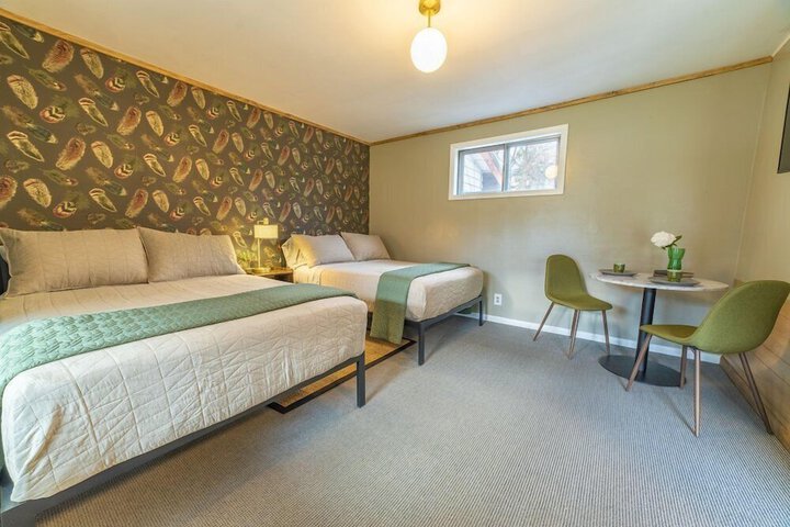 Classic Double Room 2 Double Beds Refrigerator, Microwave (2 of 7)