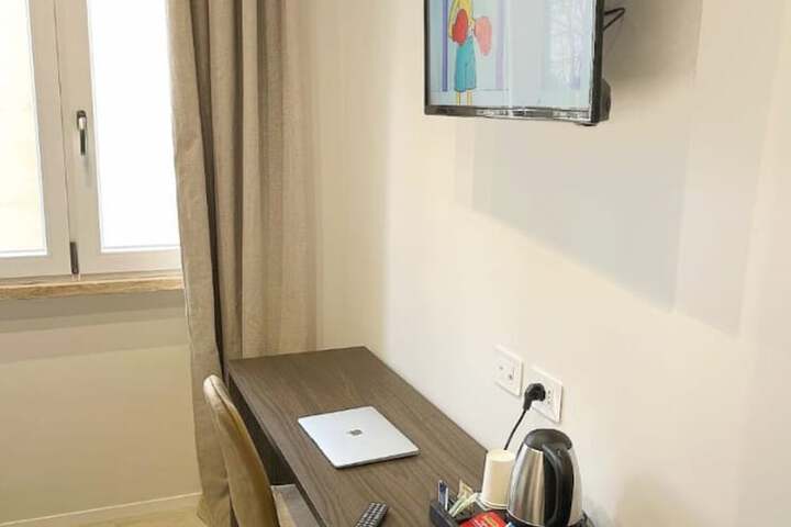 Room 13 of 28
