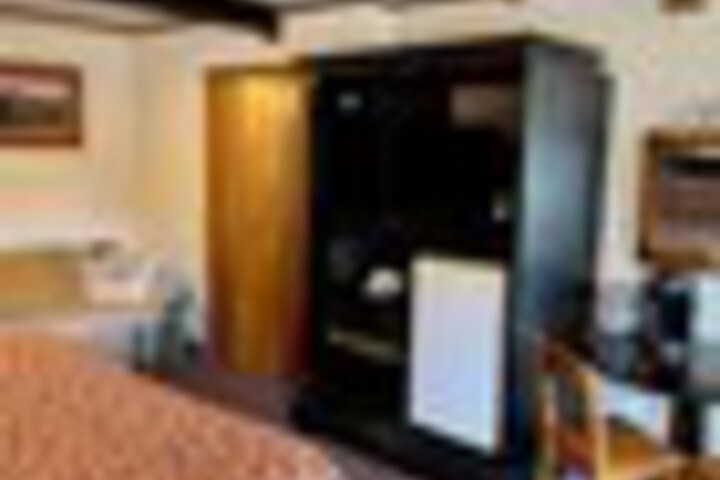 Room 44 of 102