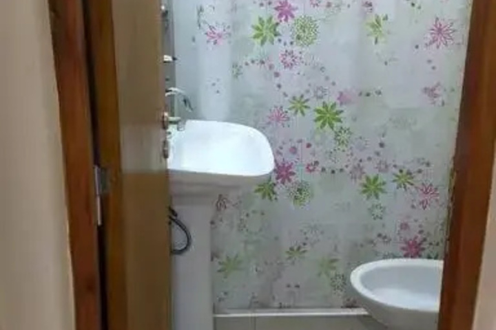 Room 7 of 10