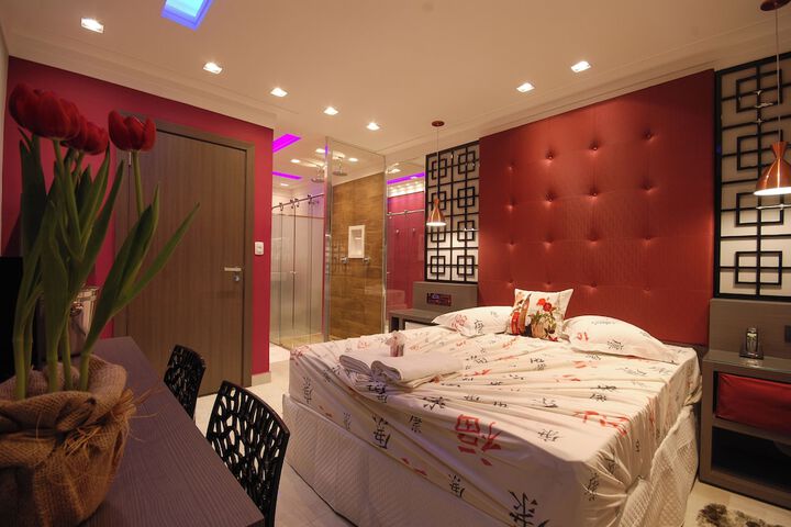 Room 25 of 62