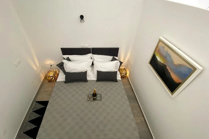 Room 5 of 17