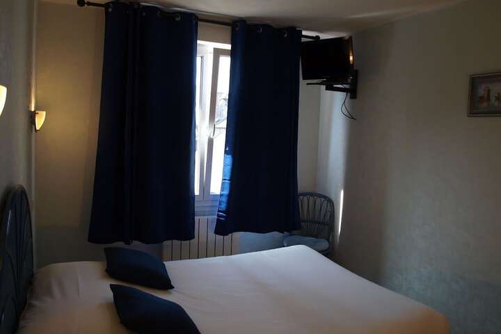 Room 4 of 34