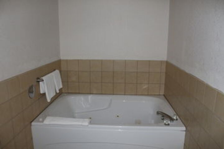 Hot Tub 63 of 76