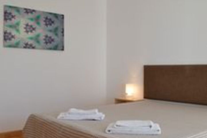 Room 10 of 18