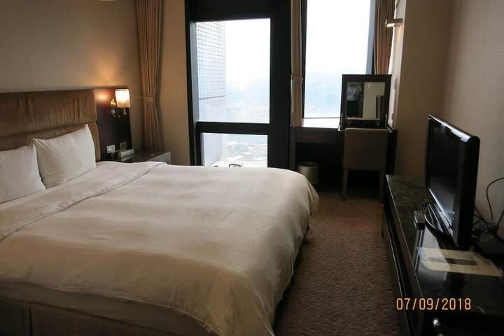Room 5 of 35