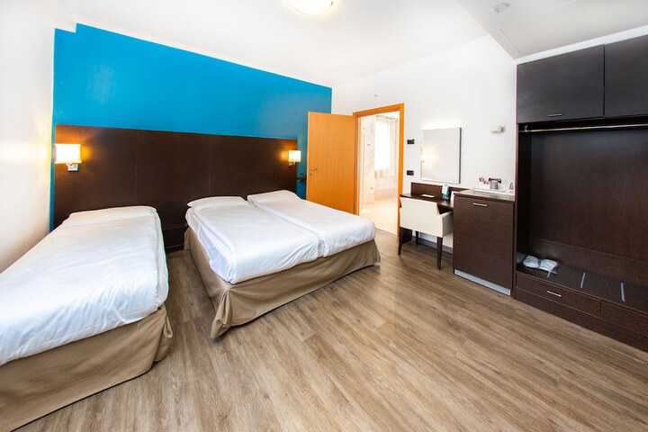 Room 25 of 46