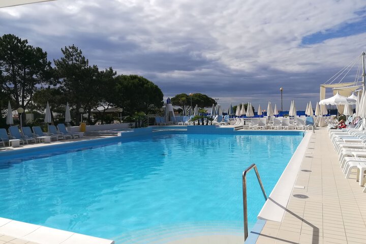 Pool Hotel