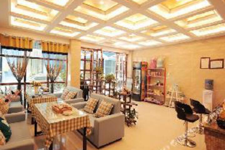 Pusi Holiday Hotel