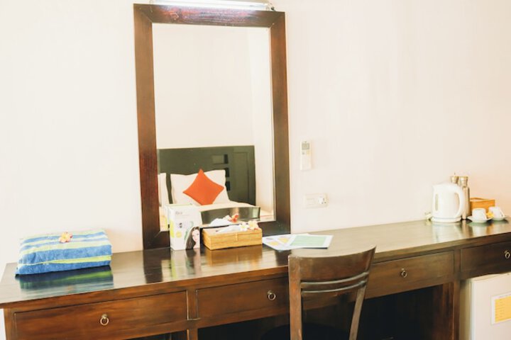 Room 32 of 176