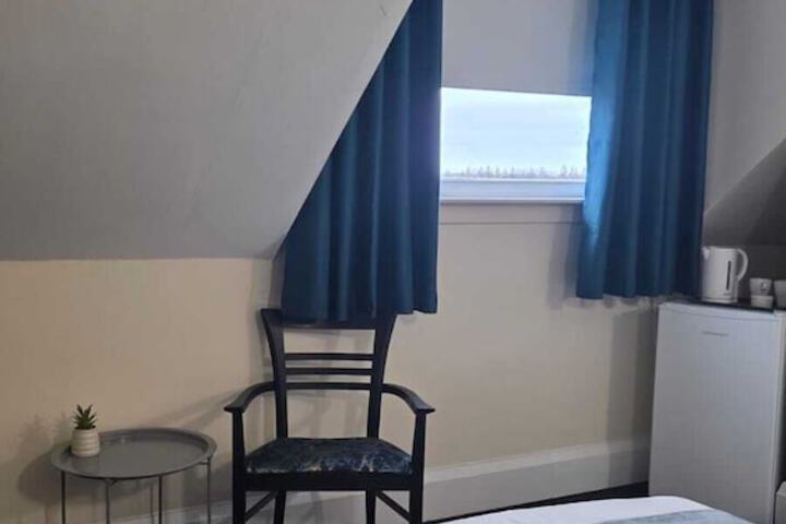 Room 32 of 66