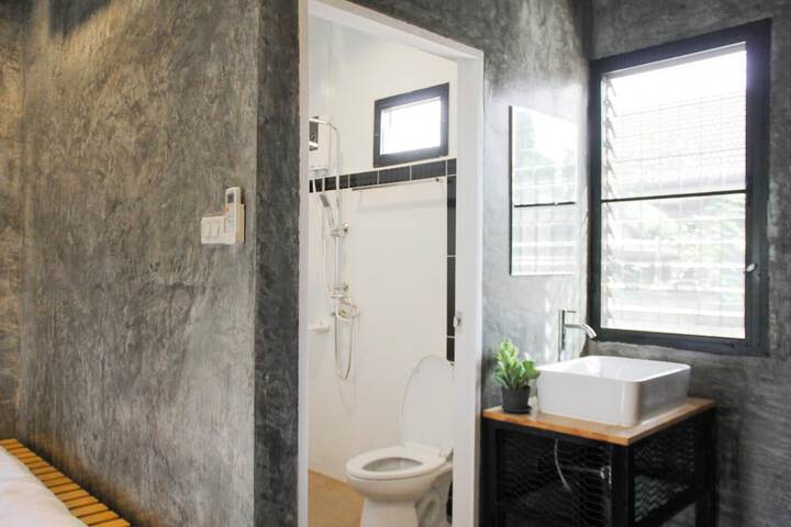 Room 32 of 46