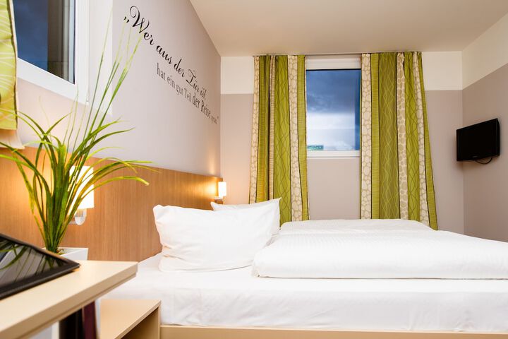 Room 10 of 29