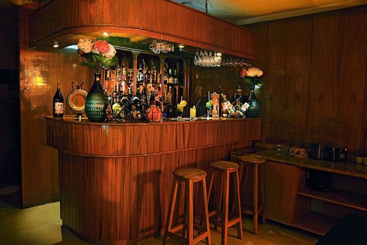 Lounge 30 of 42