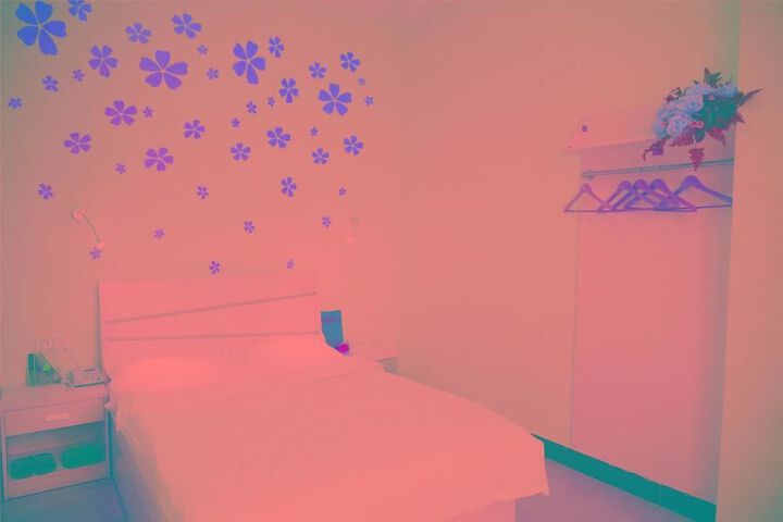 Room 5 of 28