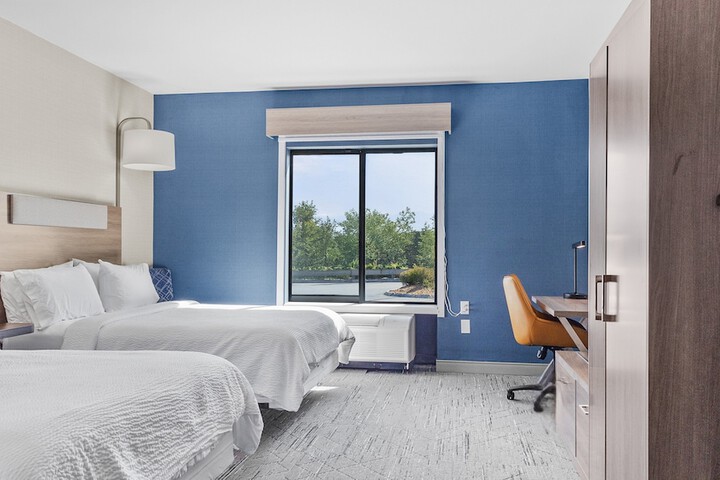 Room 32 of 85