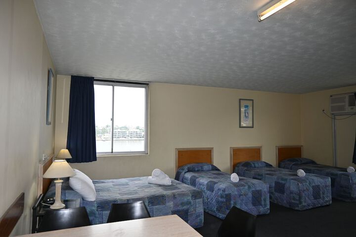 Room 8 of 36