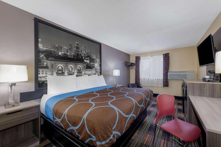 1 King Bed (12 of 14)