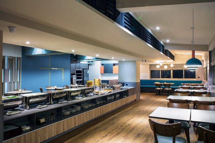 Dining 17 of 22