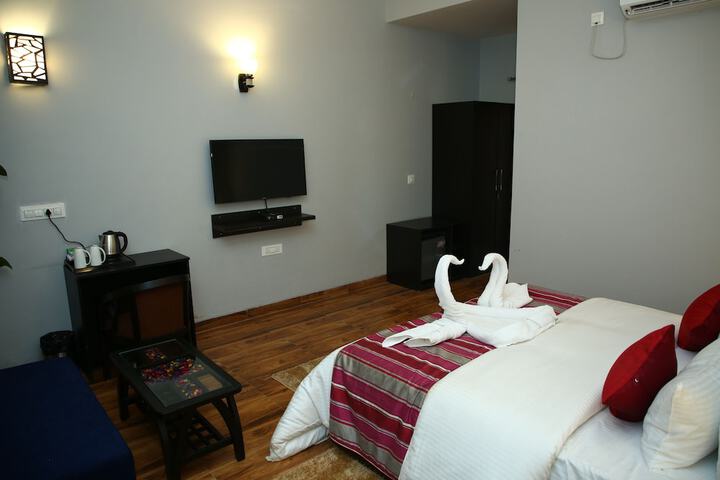 Room 13 of 87