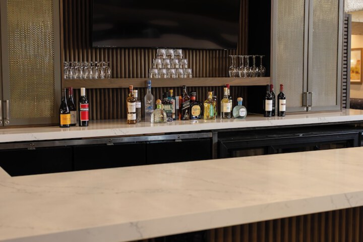 Lounge 48 of 69