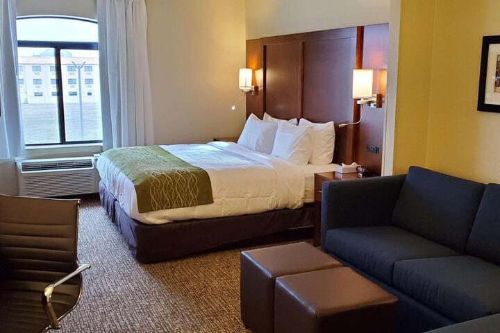 1 King Bed (2 of 29)