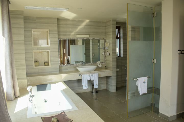 Room 45 of 76
