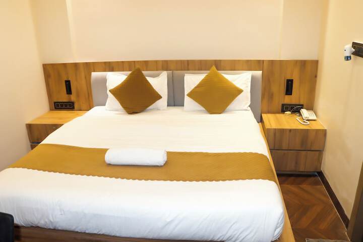 Room 4 of 16