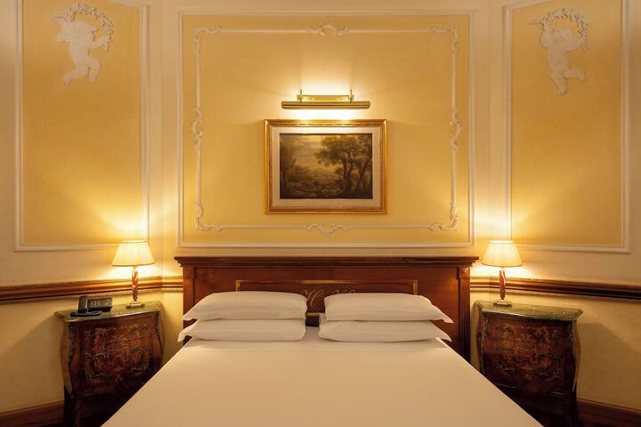 Room 50 of 103