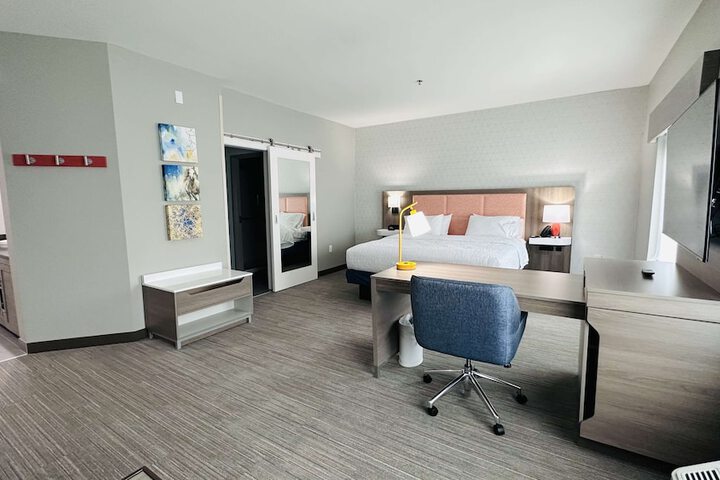 2 Queen Beds Hearing Accessible (26 of 30)