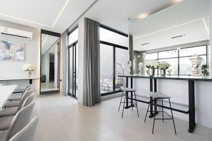 Room 9 of 30