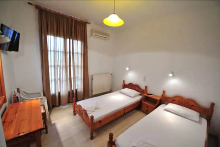 Room 4 of 13