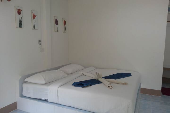 Room 6 of 83