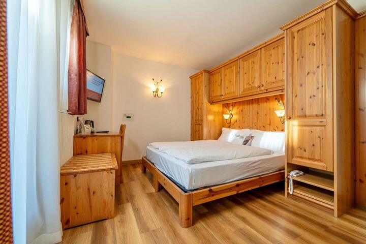 Room 40 of 155