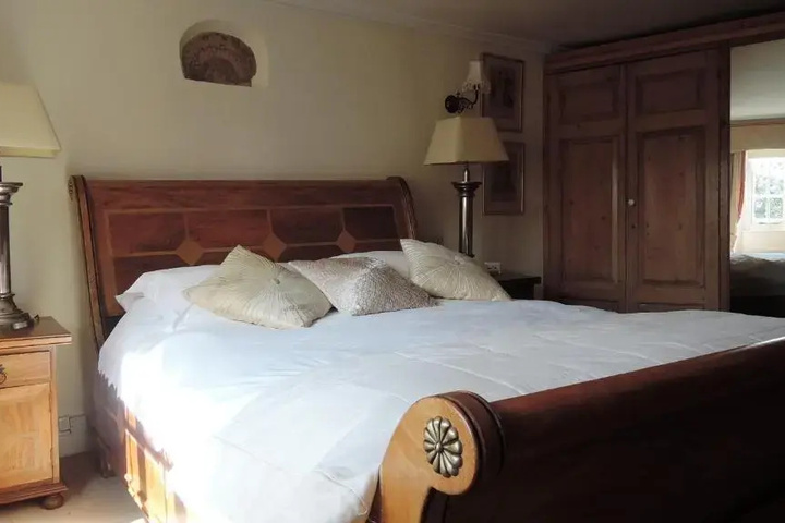 Room 4 of 35