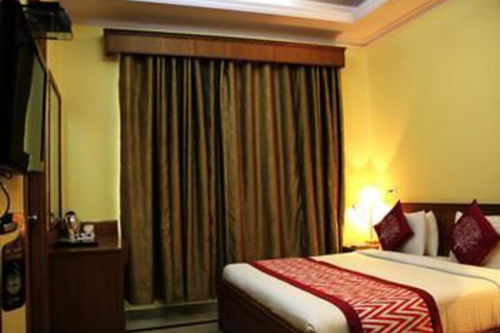 Room 13 of 20