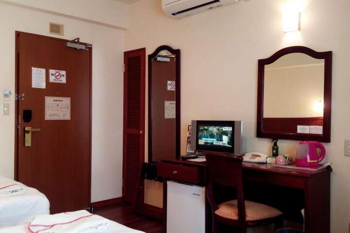 Room 8 of 65