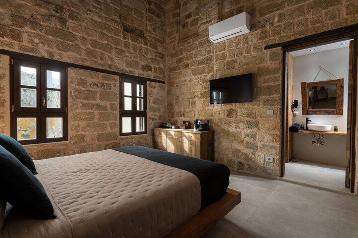 Room 6 of 37