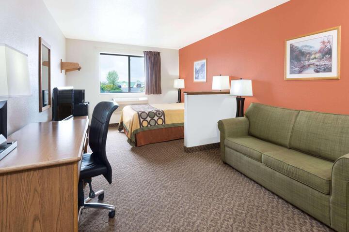 1 Queen Bed Accessible (9 of 14)