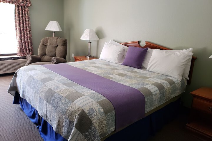 1 King Bed (1 of 5)