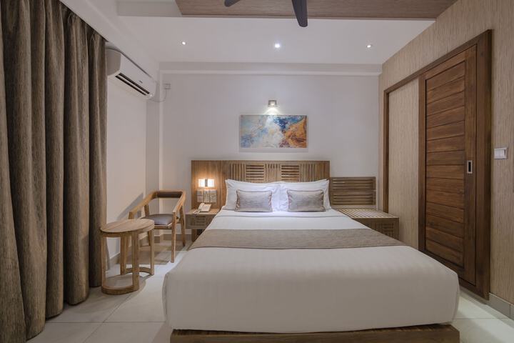 Room 8 of 118