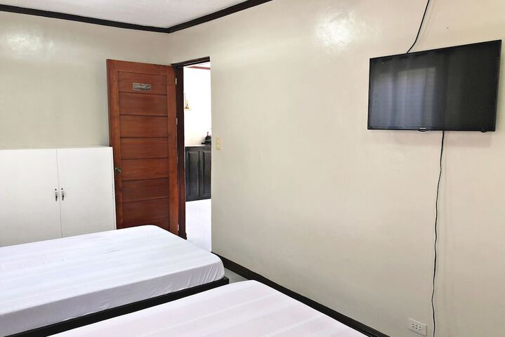 Room 4 of 13