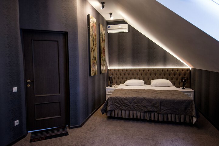 Room 19 of 66