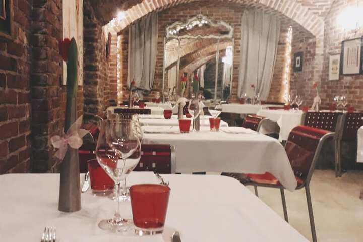 Dining 25 of 27