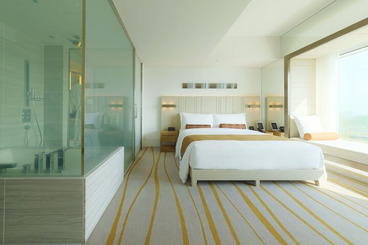 Room 12 of 200