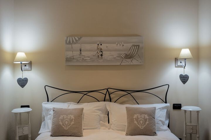 Room 6 of 104
