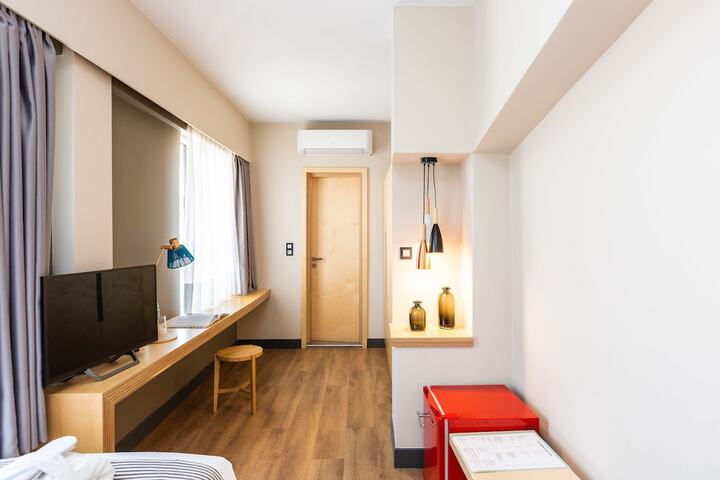 Room 17 of 102