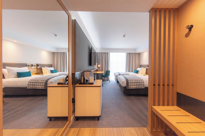 Room 15 of 120