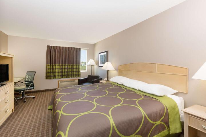 1 King Bed (5 of 8)