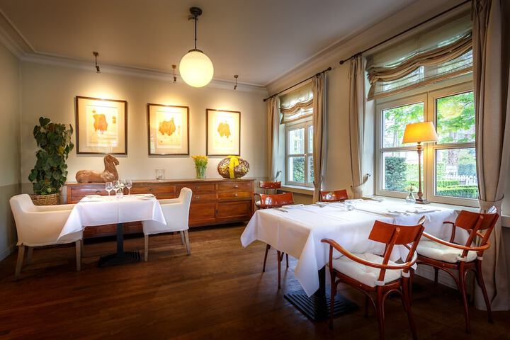Dining 16 of 26